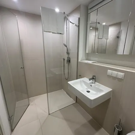 Seductive Apt, Centre Of With Parking Apartment